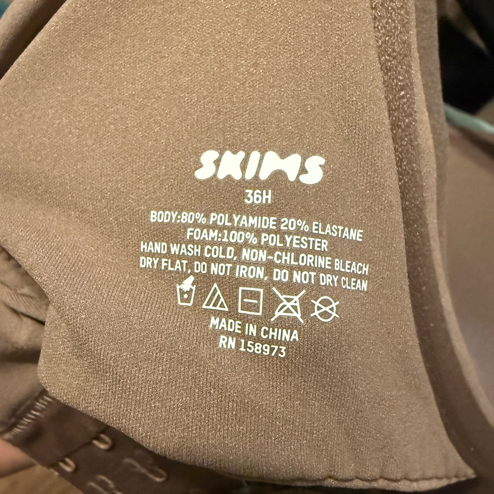 SKIMS Seamless Bra - Picture 3 of 3